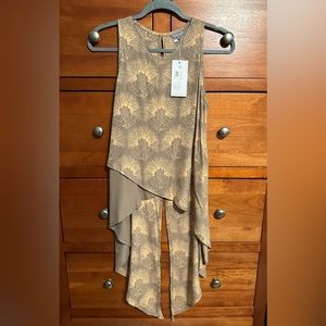 Kinolau a Manaola collection high-low Lehua top